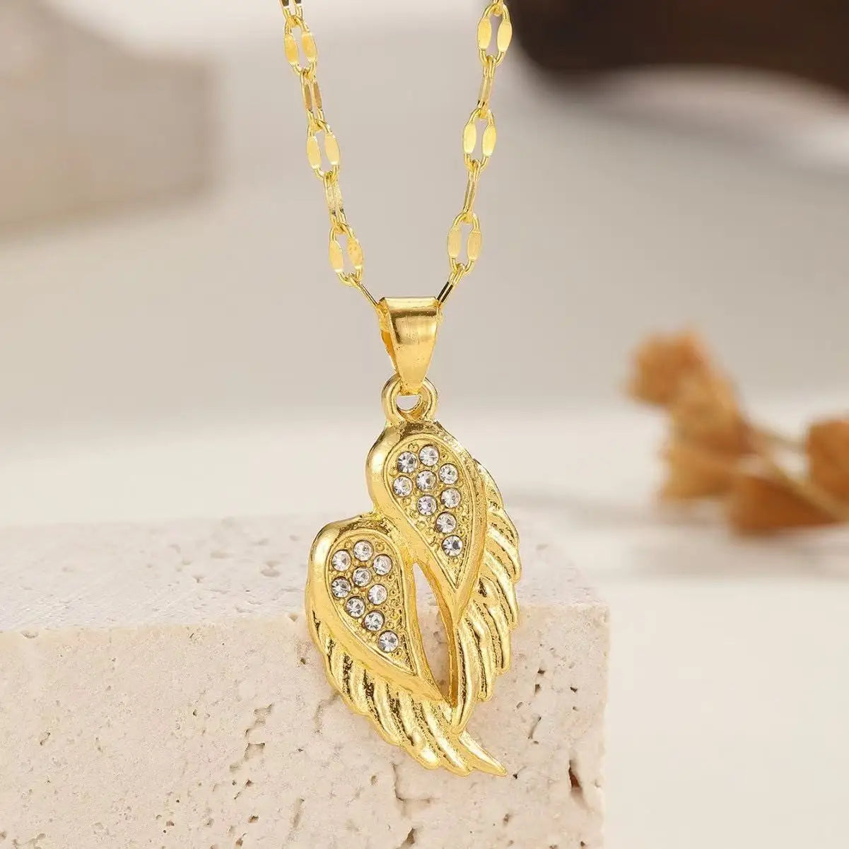 High Quality Aesthetic New Design, Silver Micro Inlaid Zircon Angel Wing Heart-Shaped Women's Pendant Necklace, Exquisite And El