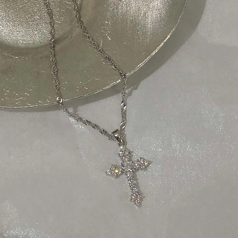 Shiny Crystal Zircon Cross Pendant Necklace for Women Simple Versatile Temperament Collarbone Chain Necklace Party Jewelry Gift