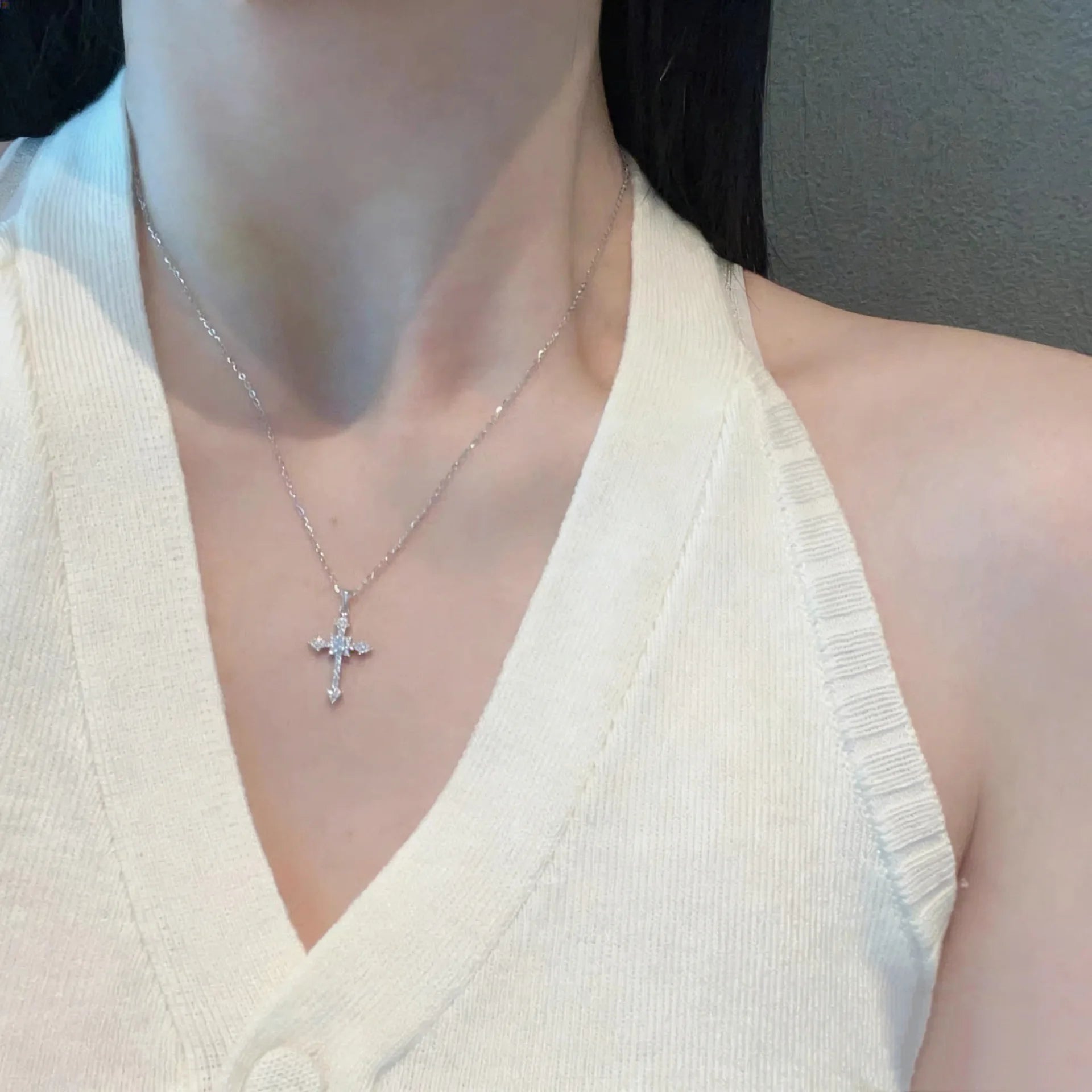 Shiny Crystal Zircon Cross Pendant Necklace for Women Simple Versatile Temperament Collarbone Chain Necklace Party Jewelry Gift
