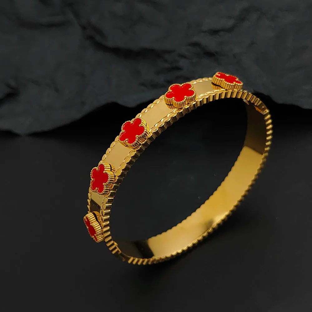 Charming five-leaf clover color shell gold-plated stainless steel women's bracelet, waterproof and rust-free, worn by couples