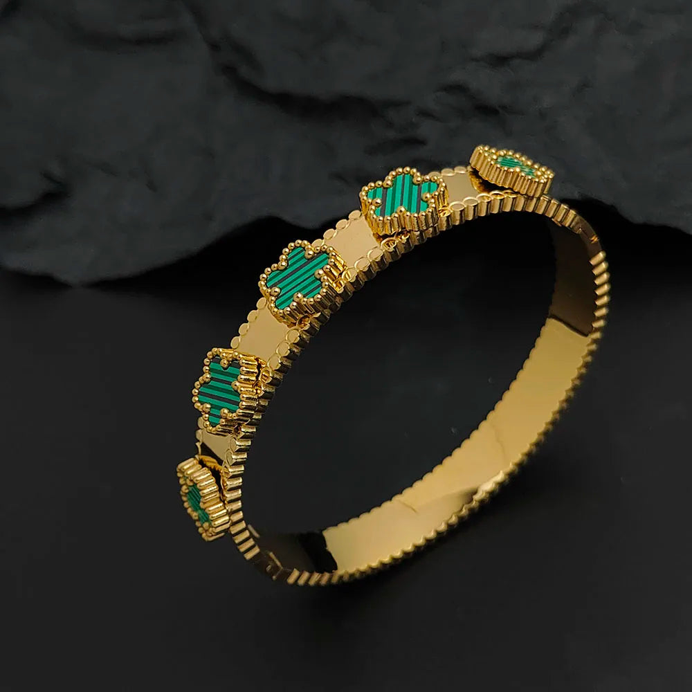 Charming five-leaf clover color shell gold-plated stainless steel women's bracelet, waterproof and rust-free, worn by couples
