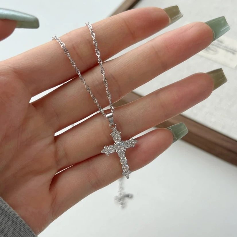 Shiny Crystal Zircon Cross Pendant Necklace for Women Simple Versatile Temperament Collarbone Chain Necklace Party Jewelry Gift