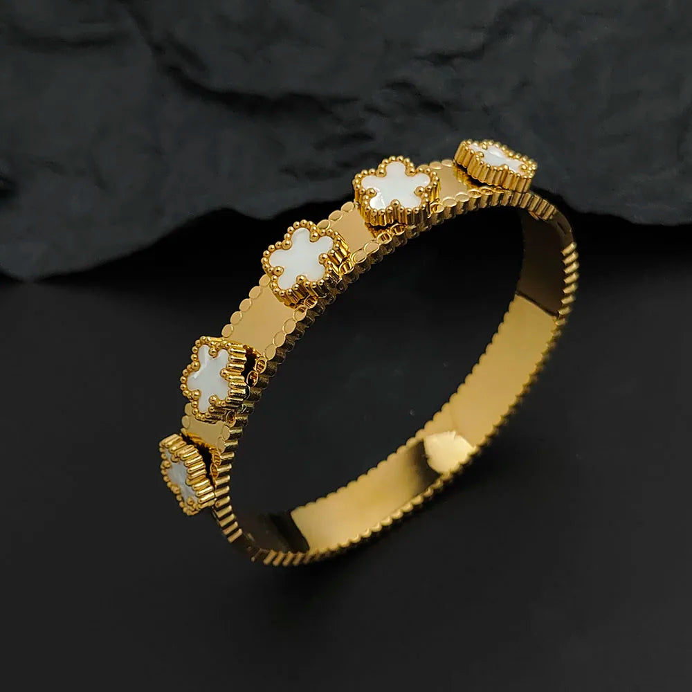 Charming five-leaf clover color shell gold-plated stainless steel women's bracelet, waterproof and rust-free, worn by couples