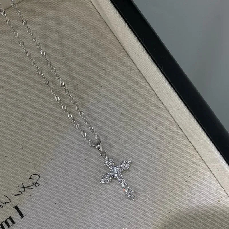 Shiny Crystal Zircon Cross Pendant Necklace for Women Simple Versatile Temperament Collarbone Chain Necklace Party Jewelry Gift